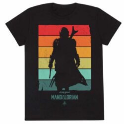 Sort t-shirt med The Mandalorian silhuet og farvede horisontale striber